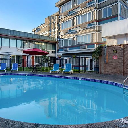 Days Inn By Wyndham Victoria Airport Sidney Dış mekan fotoğraf